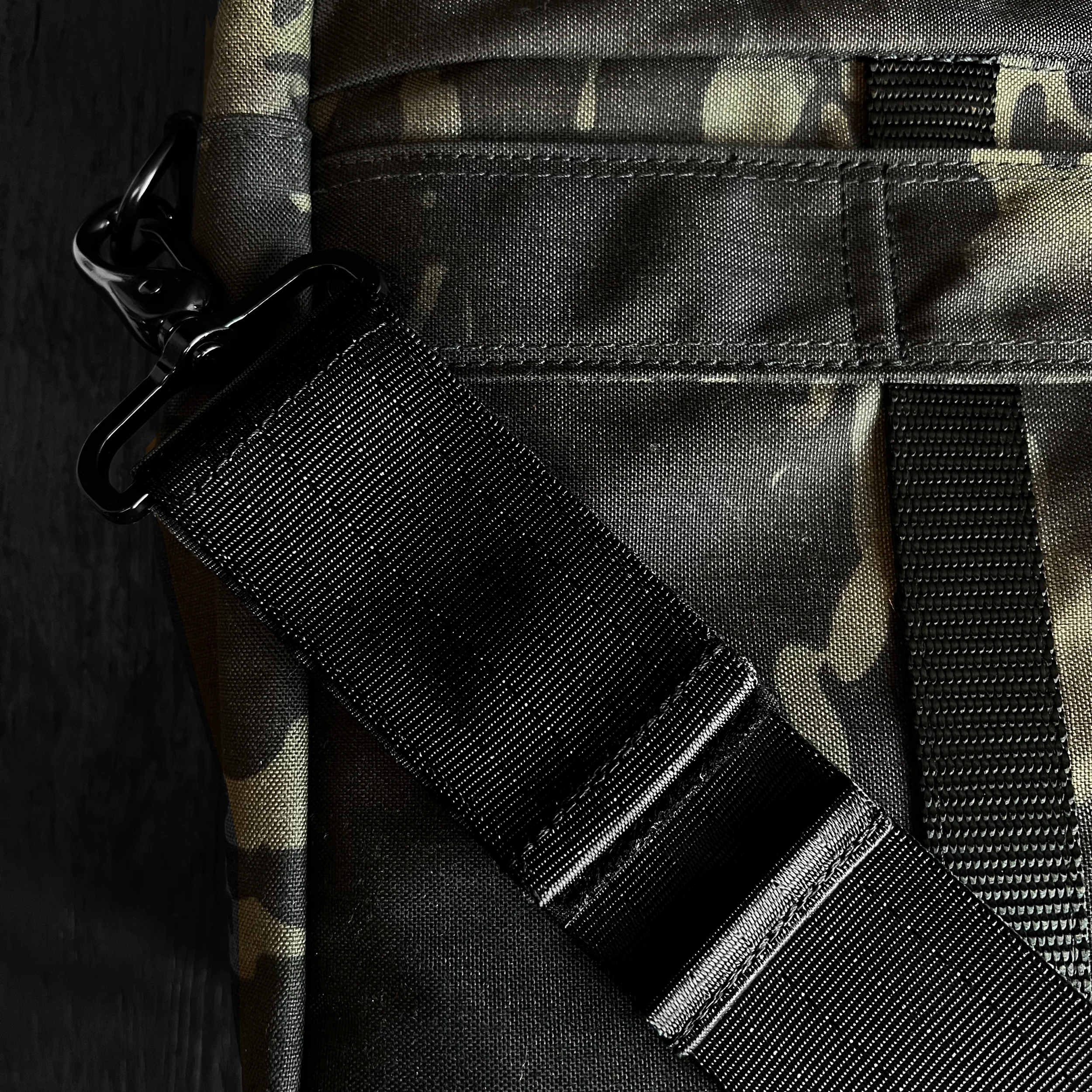 The Ultimate Crossbody Strap Rogue Camo MultiCam Black™ CORDURA® x Closed-Cell Foam Padding x AustriAlpin® Cobra Buckle - Image 7