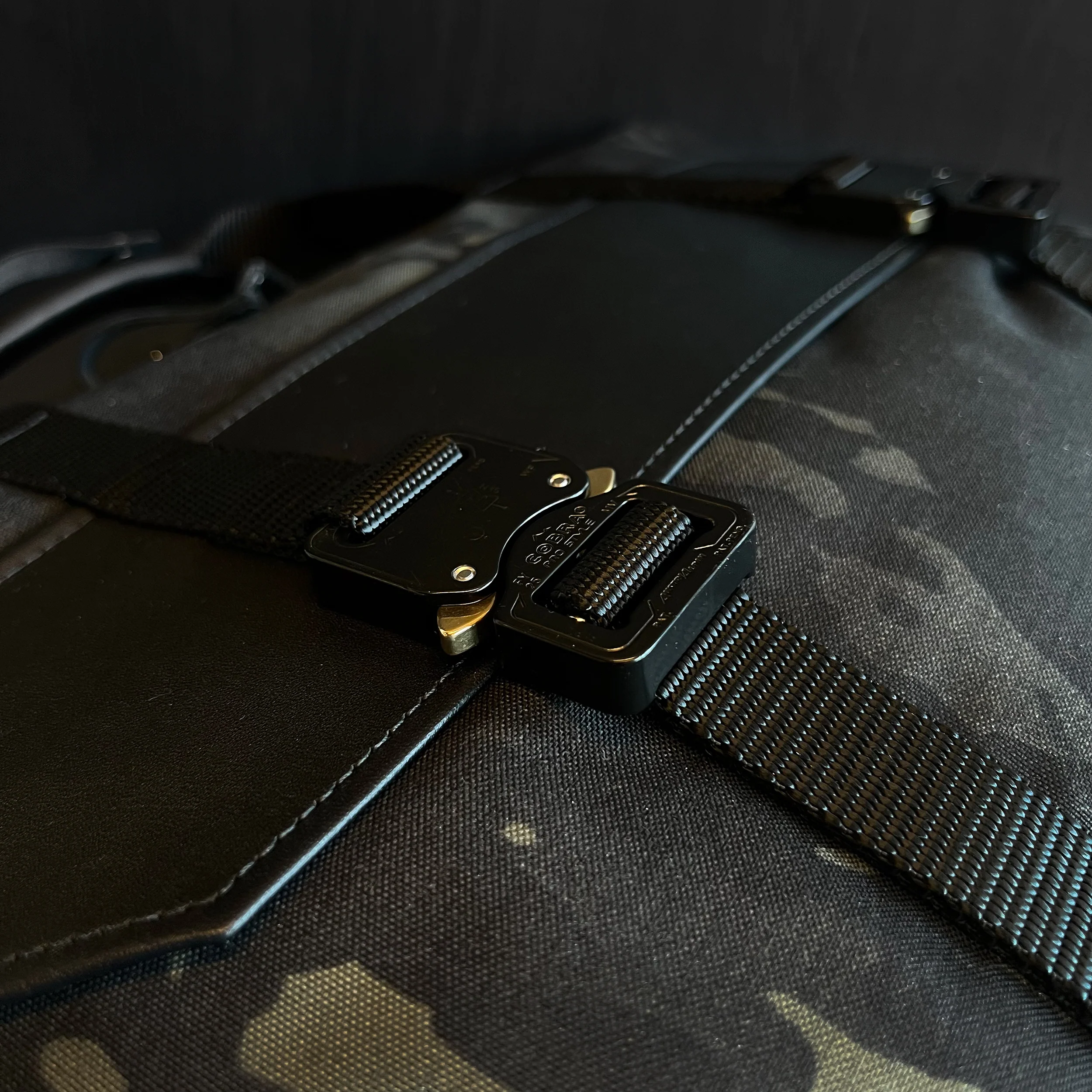 Defender Rogue Camo MultiCam Black™ CORDURA® x Coyote X-Pac™ - Image 10