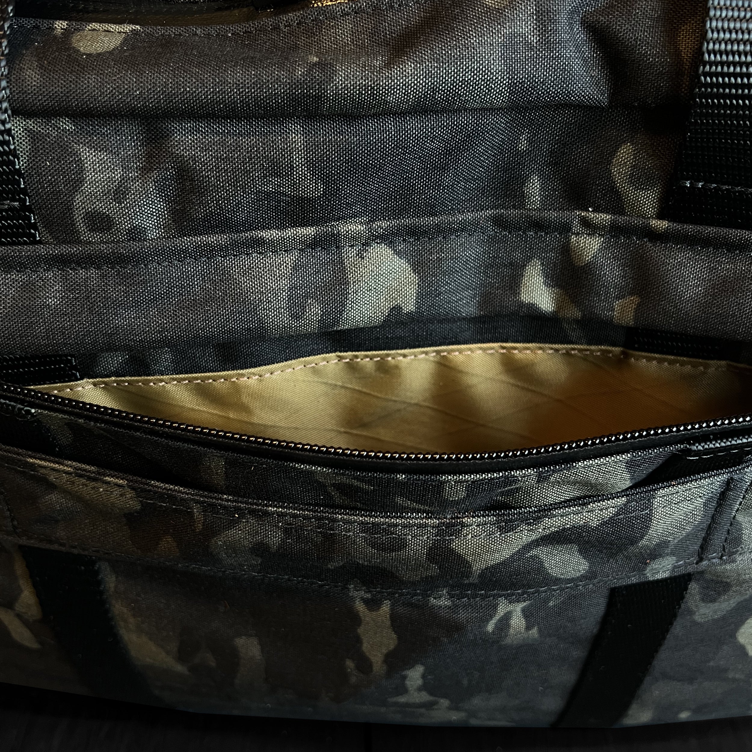 Defender Rogue Camo MultiCam Black™ CORDURA® x Coyote X-Pac™ - Image 12
