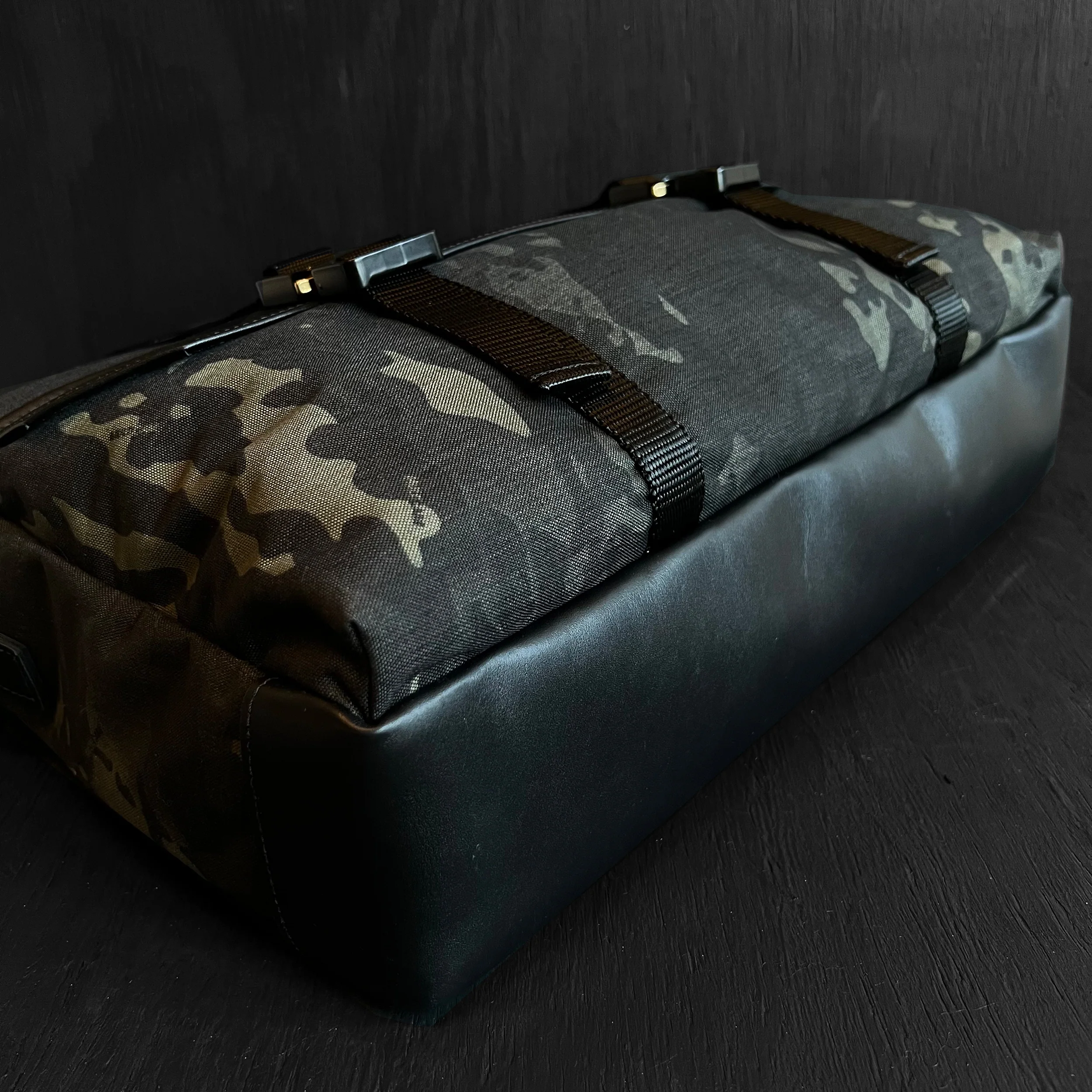 Defender Rogue Camo MultiCam Black™ CORDURA® x Coyote X-Pac™ - Image 4