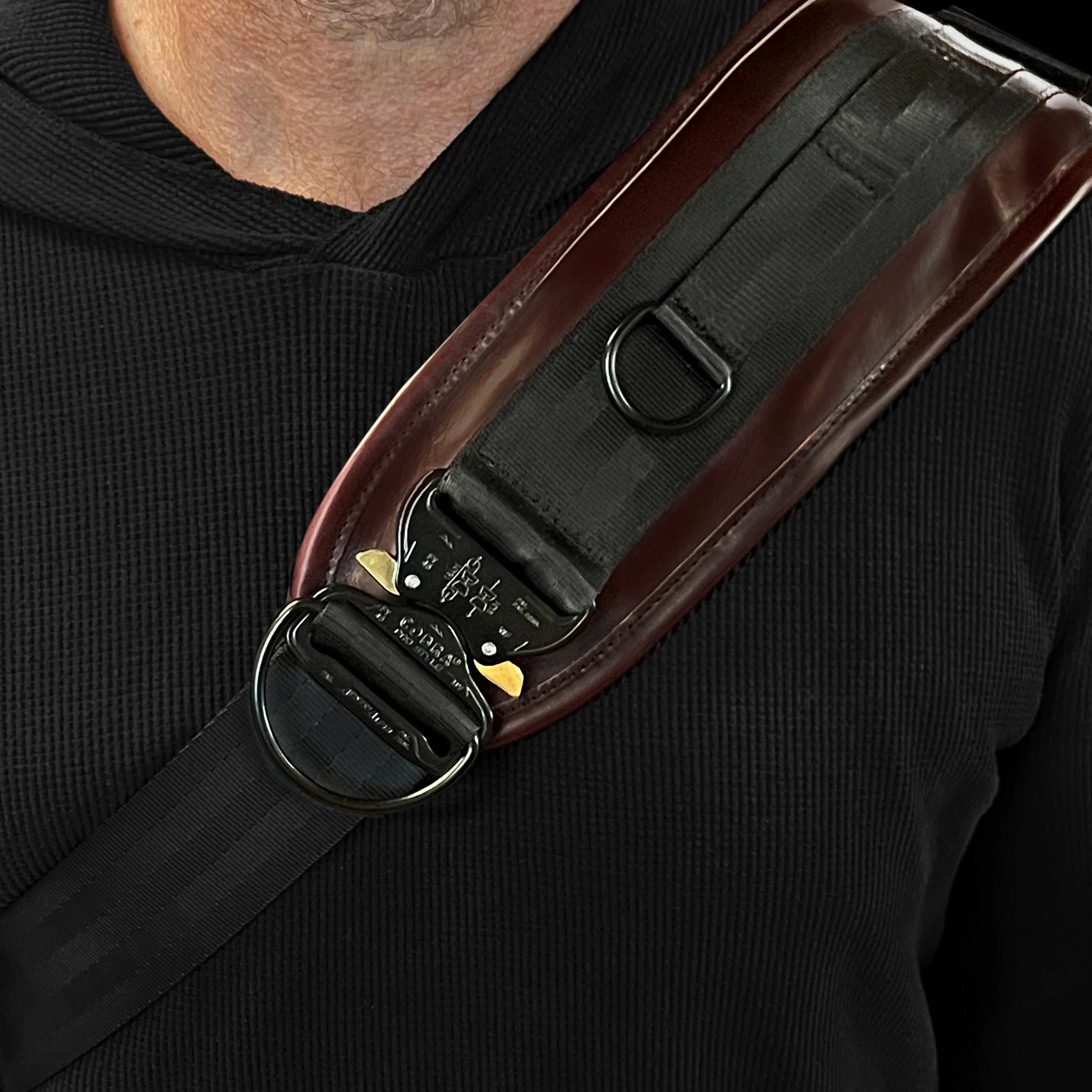 The Ultimate Horween Leather Strap x Closed-Cell Foam Padding x AustriAlpin® Cobra Buckle - Image 9